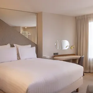 Otel Beige ****