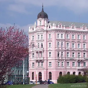 Otel Opera ****
